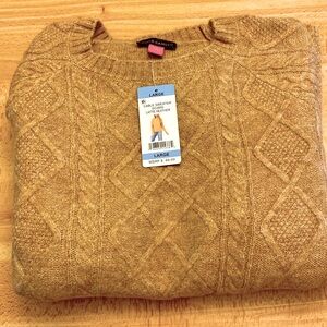 Vince Camuto Women’s Cable Sweater NWT Large